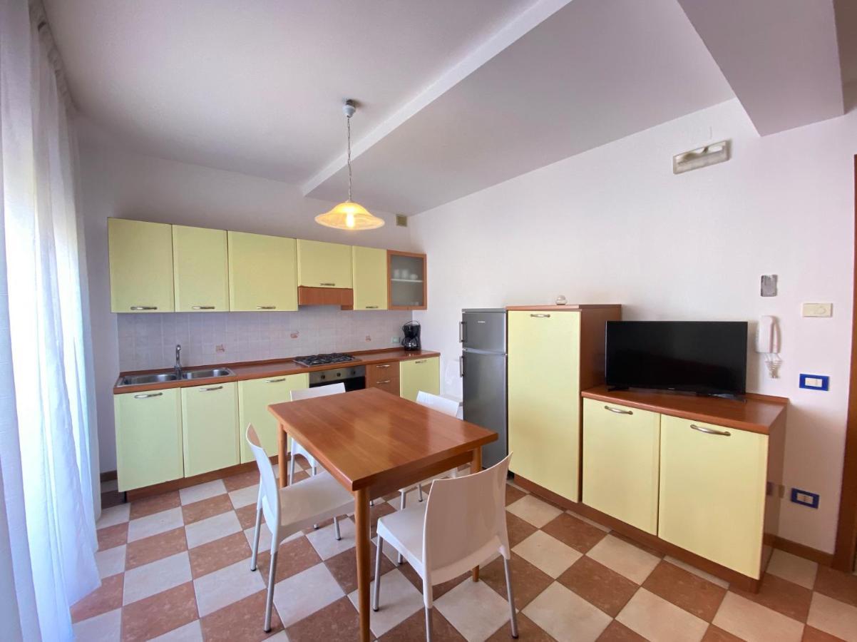 Appartamenti Adriana Carraro Immobiliare - Family Apartments Lido di Jesolo Bagian luar foto