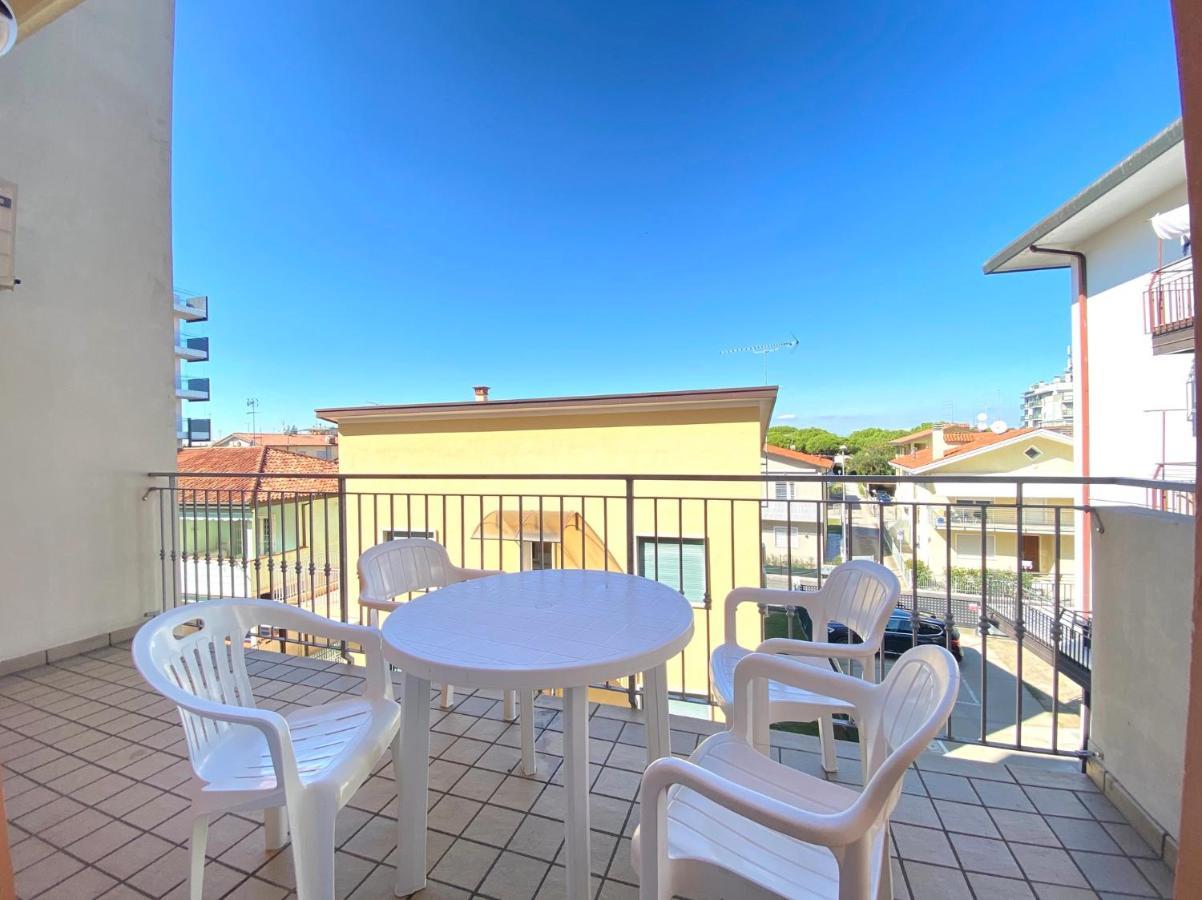 Appartamenti Adriana Carraro Immobiliare - Family Apartments Lido di Jesolo Bagian luar foto