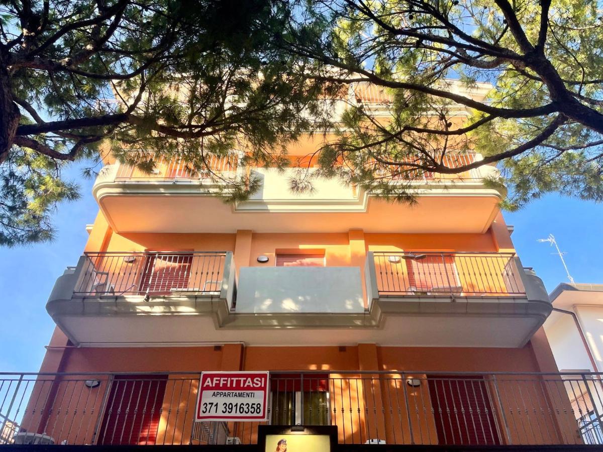 Appartamenti Adriana Carraro Immobiliare - Family Apartments Lido di Jesolo Bagian luar foto