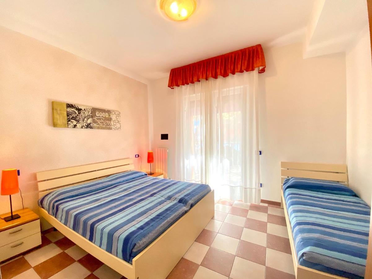 Appartamenti Adriana Carraro Immobiliare - Family Apartments Lido di Jesolo Bagian luar foto
