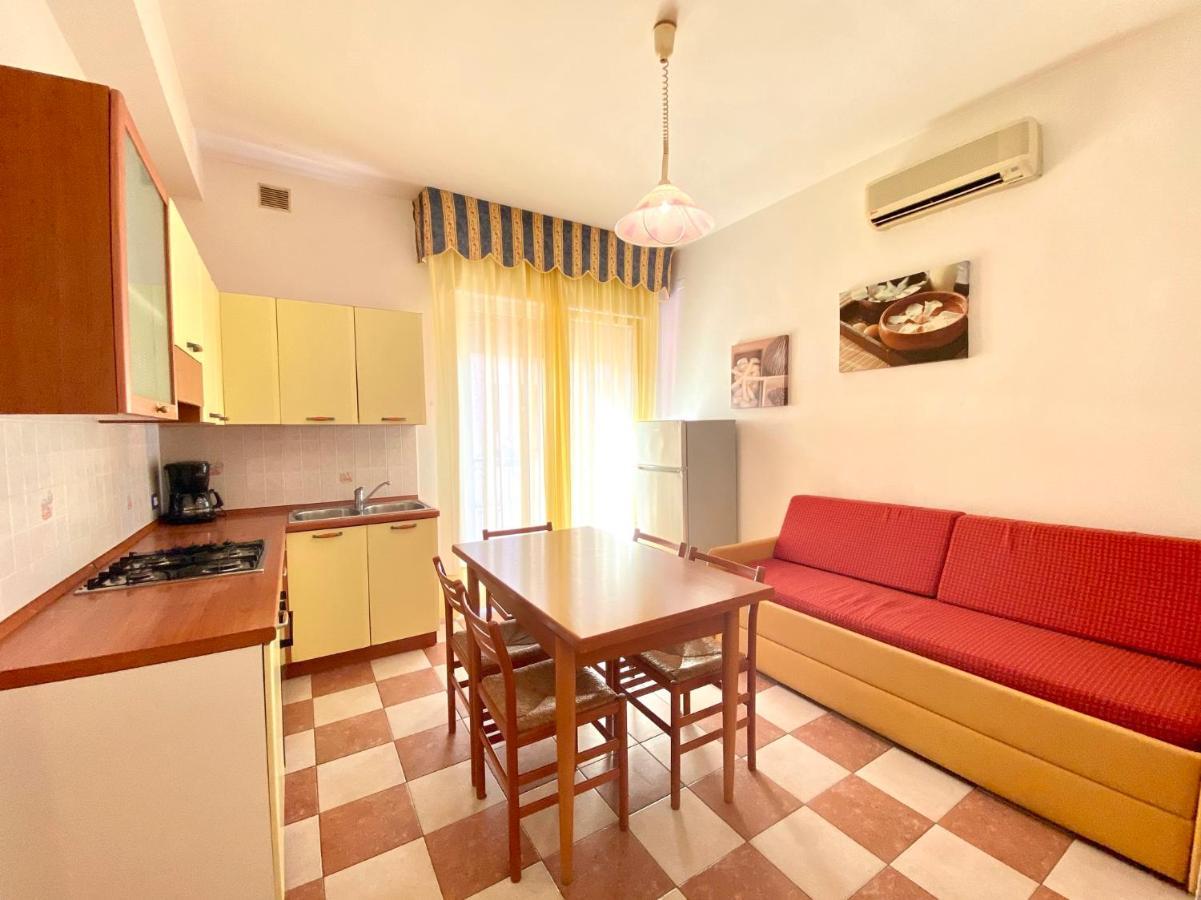 Appartamenti Adriana Carraro Immobiliare - Family Apartments Lido di Jesolo Bagian luar foto